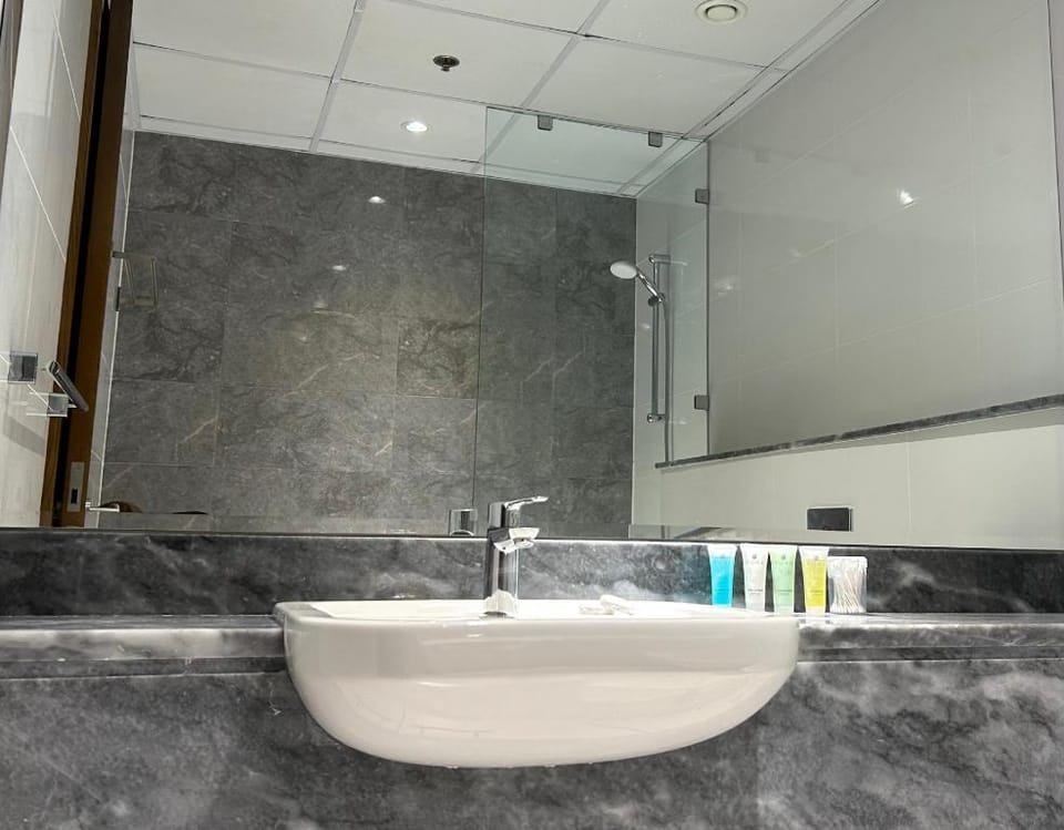 Stunning 1Bedroom with balcony in Al Habtoor city  Apartment in Dubai