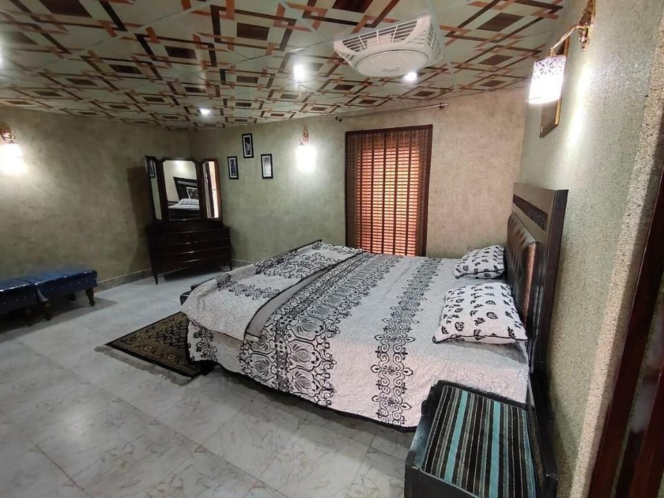 Valencia Town 2-BedRoom Studio Like home brandnew! Vacation rental in Lahore