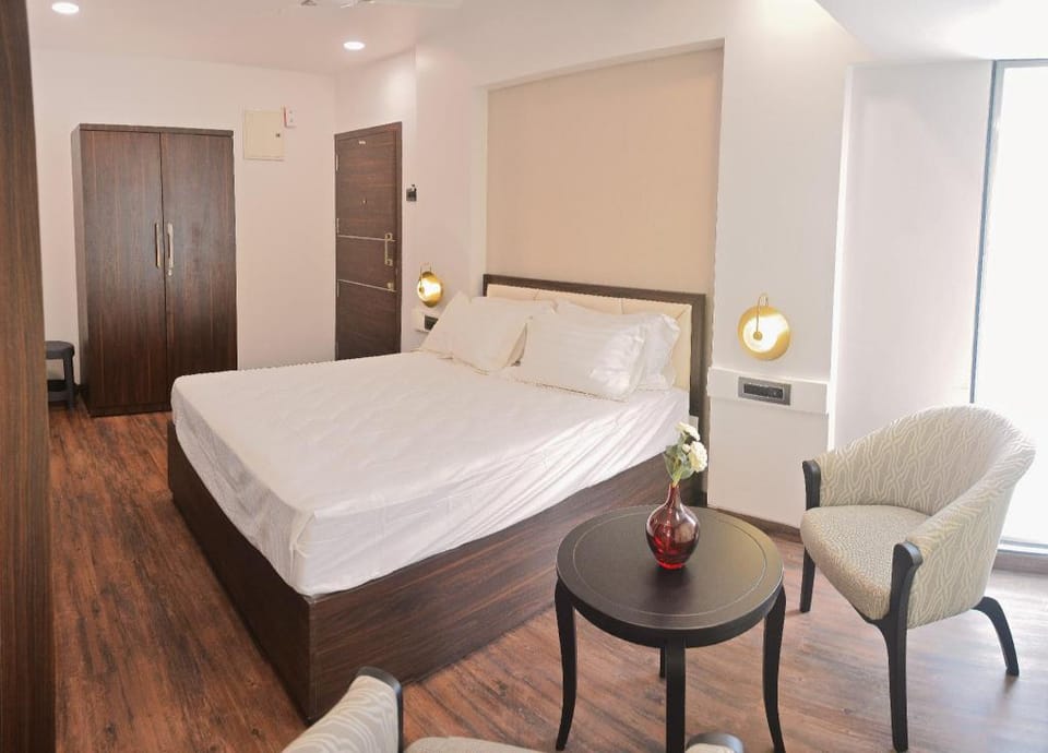 101 - Stylish 1 Room Kitchen with Modern Setup Apartment in Maharashtra