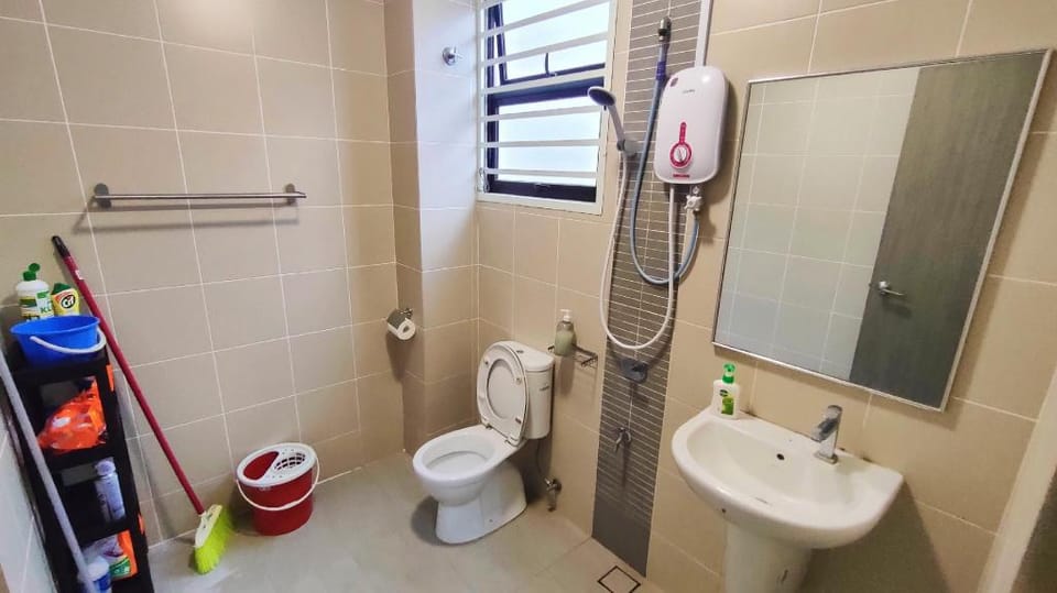 I5B near Setia City Convention Centre & Bukit Raja Vacation rental in Selangor, Malaysia