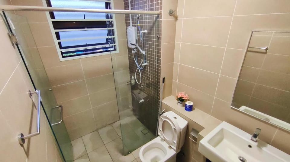 I5B near Setia City Convention Centre & Bukit Raja Vacation rental in Selangor, Malaysia