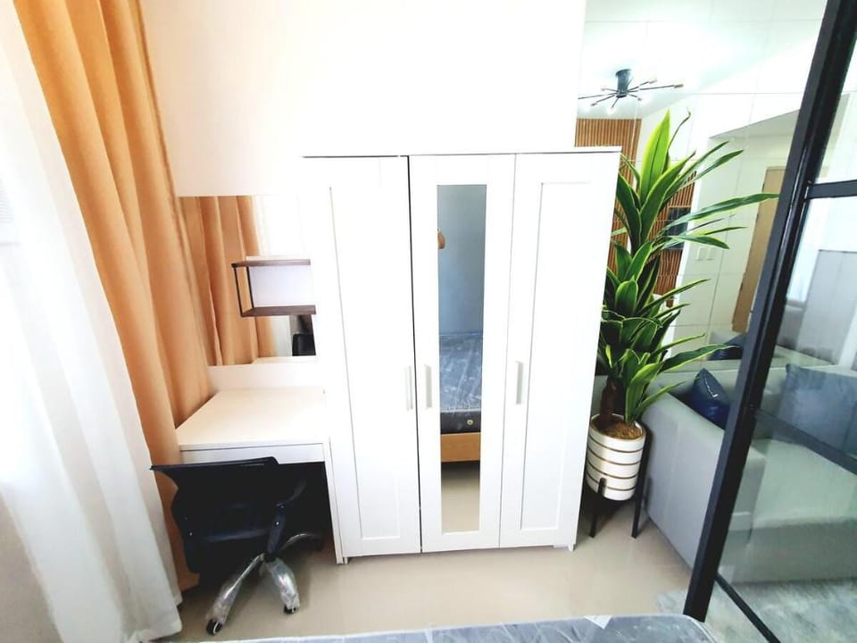 Green 2 Res Scandi-Industrial Hotel Type Interior Apartment in Calabarzon
