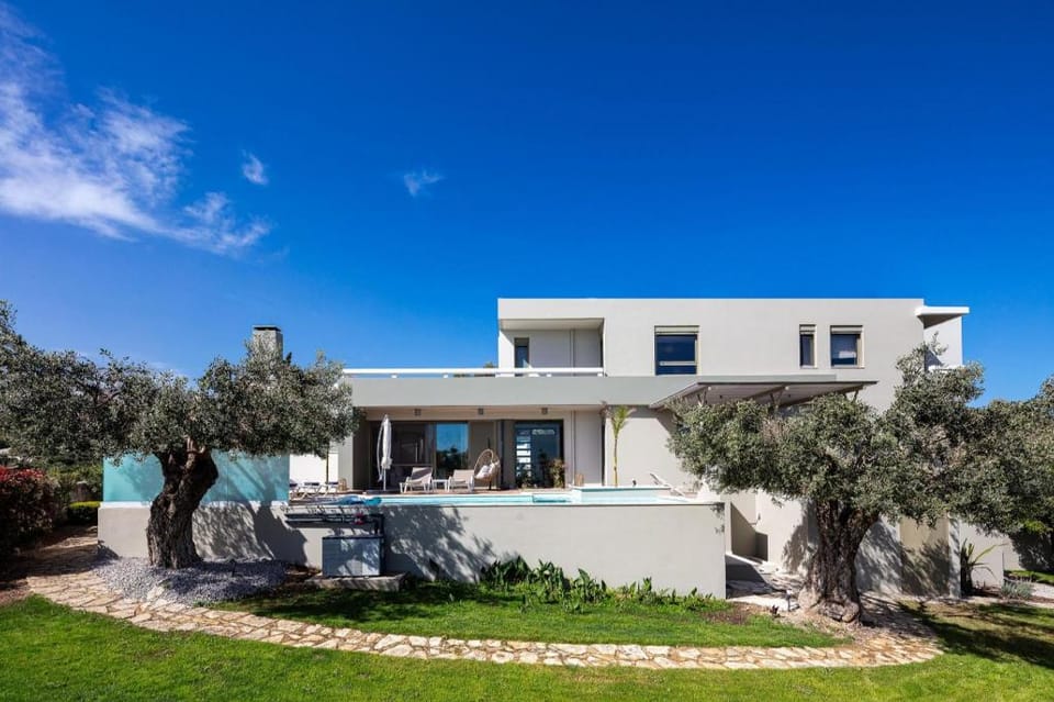 Rizes Villa with Jazuzzi & Heated Pool Apartment in Crete