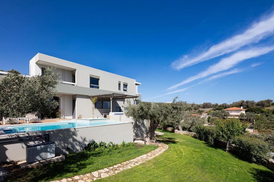Rizes Villa with Jazuzzi & Heated Pool Apartment in Crete