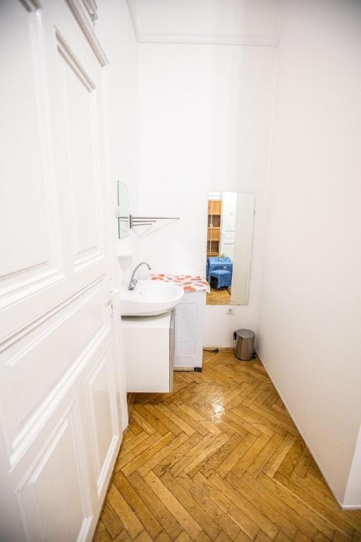 The fifth season bedroom privite Center apartment Apartment in Budapest