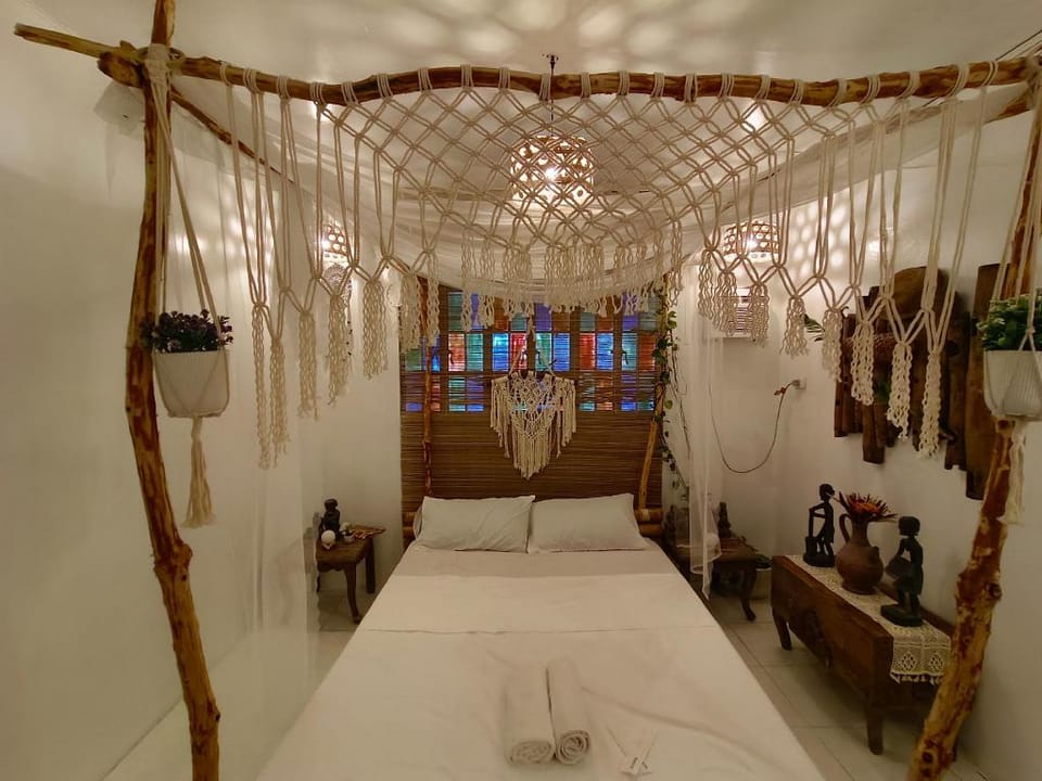 Couple Room Umali Guesthouse Vacation rental in Calabarzon