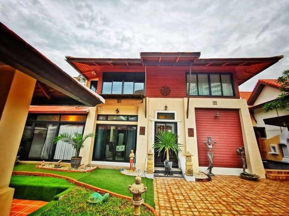 Peacock Party Pool Villa Villa in Pattaya City