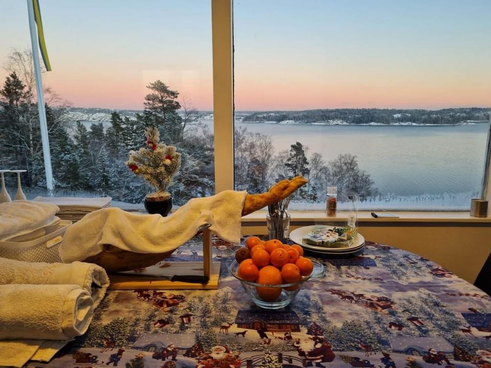Skärgårdsvilla & stuga, bastu spa 30 min Stockholm Villa in Stockholm County