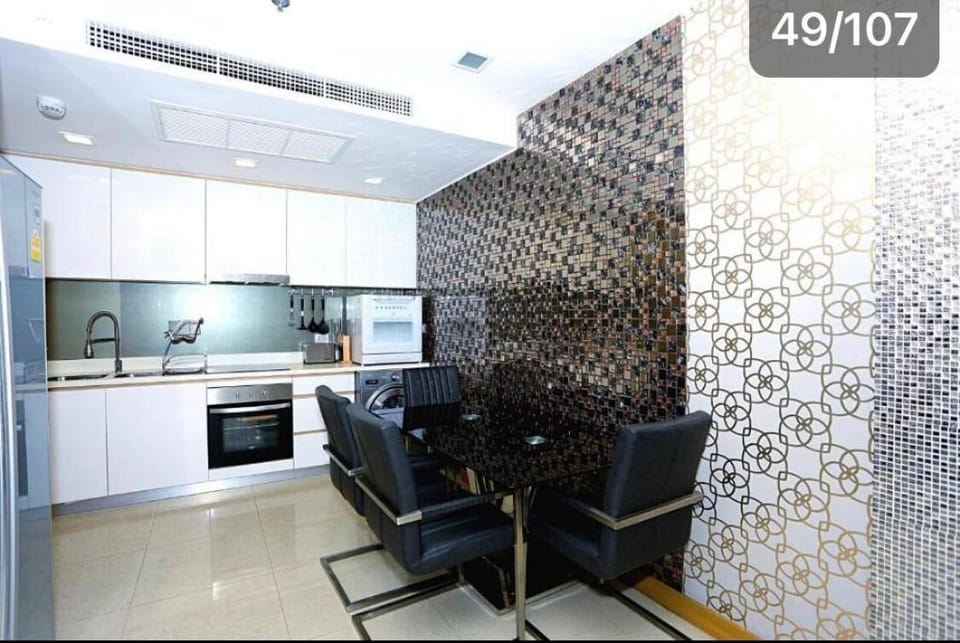 Unique suite 75m, the 40th fl. 20 m. by the beach Apartment in Pattaya City