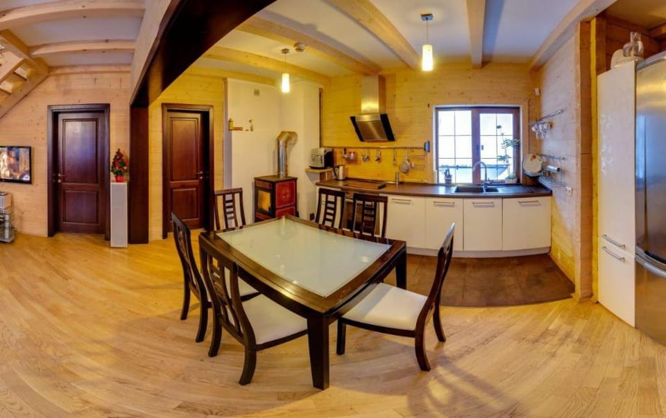 Kоттедж для 7 гостей на берегу реки в Карпатах  Vacation rental in Ukraine
