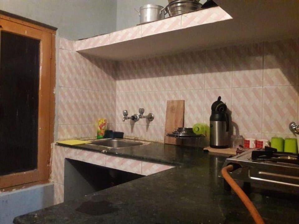 Private studio - Home with Kitchen@Manali Apartment in Manali