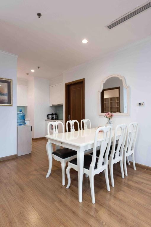 ChizzHomes Serviced Apartment Vinhomes Royal city Apartment in Hanoi