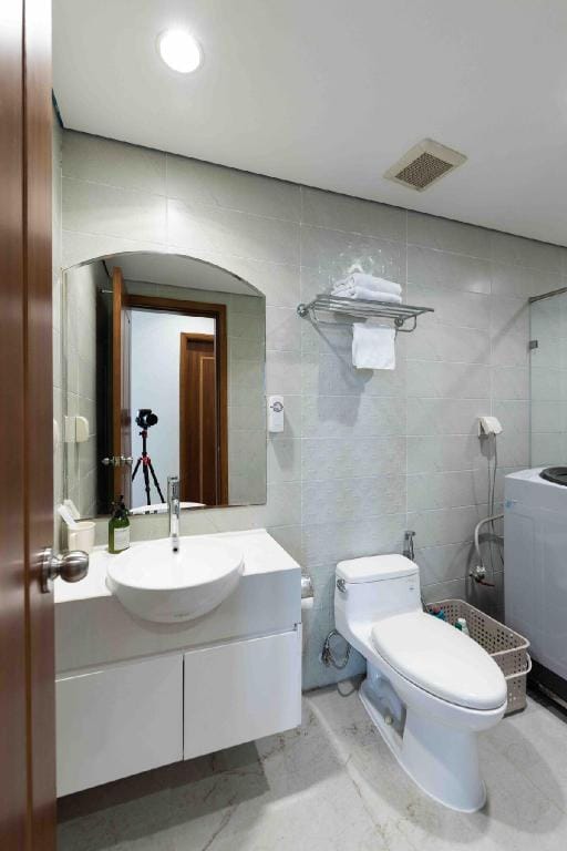 ChizzHomes Serviced Apartment Vinhomes Royal city Apartment in Hanoi