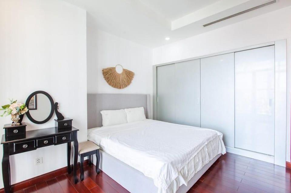 ChizzHomes - Vinhomes Royal city - Luxury 2BR Apartment in Hanoi