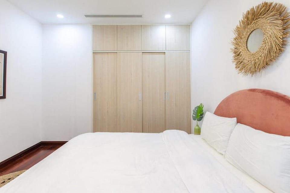 ChizzHomes - Vinhomes Royal city - Luxury 2BR Apartment in Hanoi