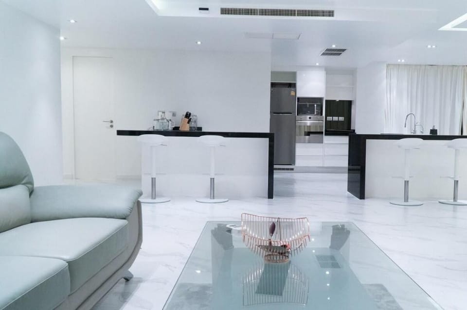 Manresa Cliff Penthouse 4 Bed Phuket Private Pool Apartment in Patong
