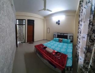 Green View Apaprtment with car parking Apartment in Varanasi