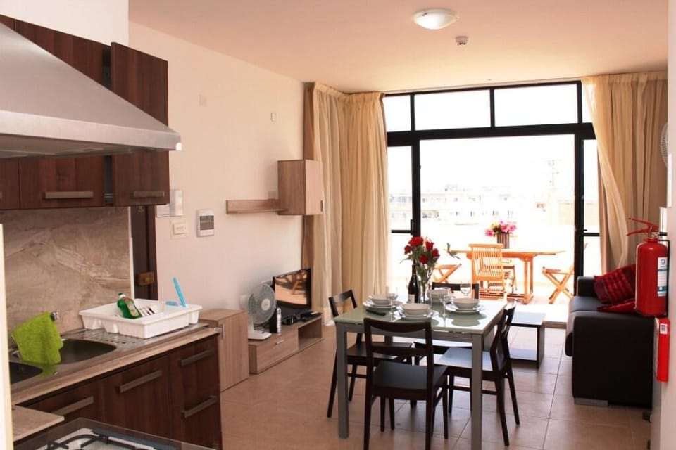 SeaBliss Penthouse with side seaviews from terrace Apartment in Saint Paul's Bay