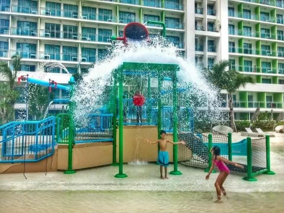 Azure Maldives Cheap 1BR w/ Amenity View & Balcony Apartment in Paranaque