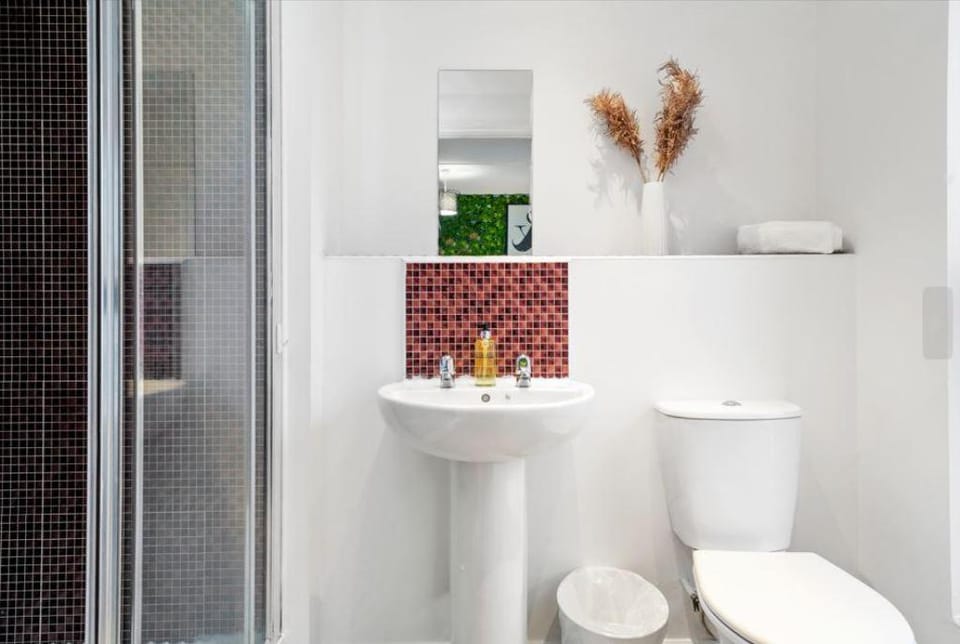 Underwood Apartment by Yoko Property Apartment in Northampton