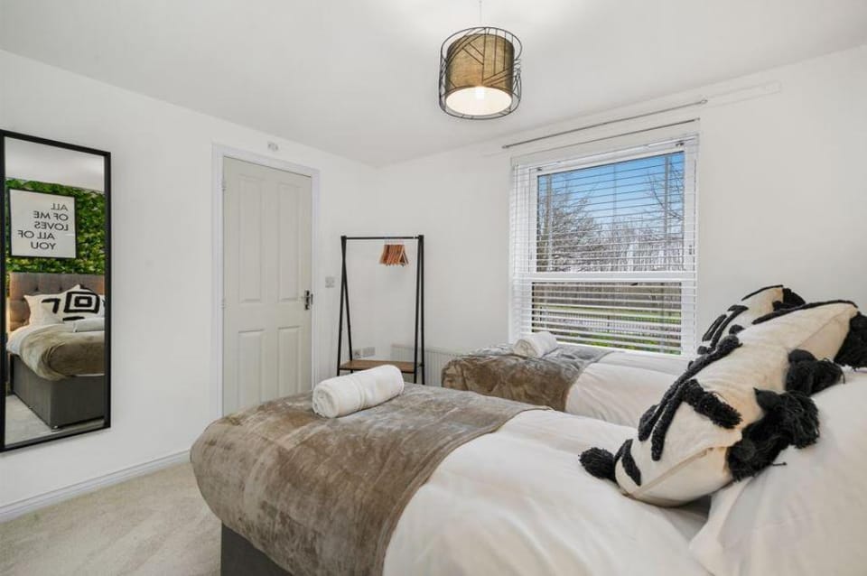 Underwood Apartment by Yoko Property Apartment in Northampton