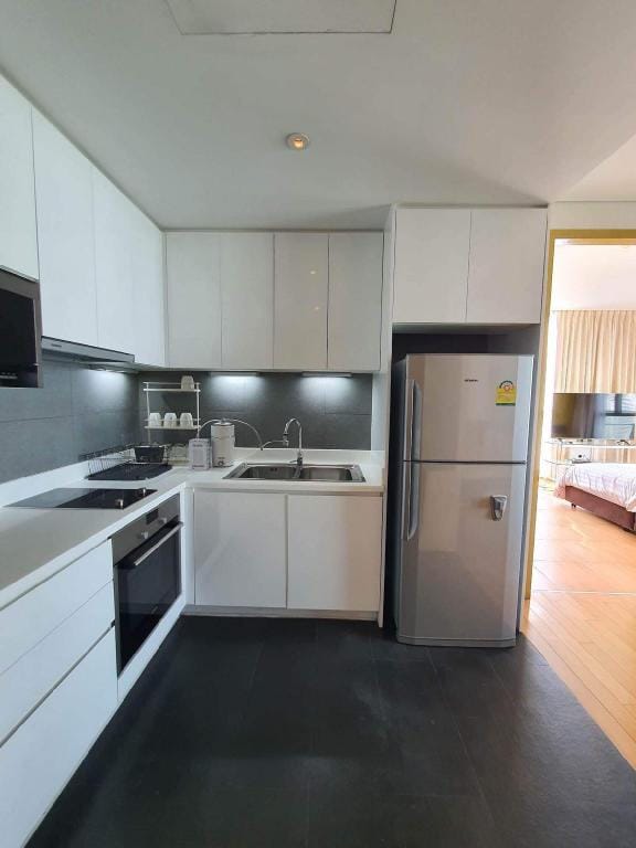 Luxury 1BR Condo near Thong Lo BTS, pet friendly Apartment in Bangkok