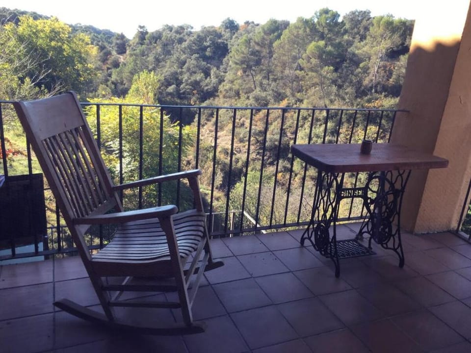 Habitación con salón, terraza y baños privados. Vacation rental in Catalonia