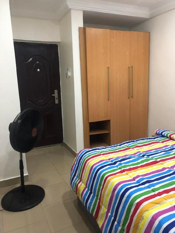 Tastefully furnished 2 bedroom bungalow in OPIC. Vacation rental in Lagos