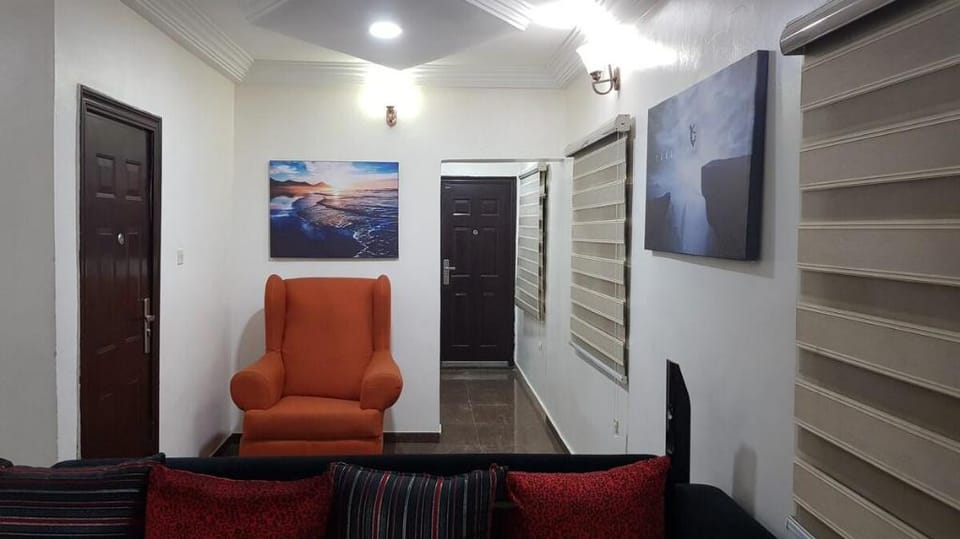 Tastefully furnished 2 bedroom bungalow in OPIC. Vacation rental in Lagos