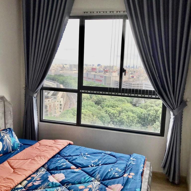 3-Bedroom Apartment with 3 Bathrooms for 10-15 Guests, 3-5 Tables Apartment in Ho Chi Minh City