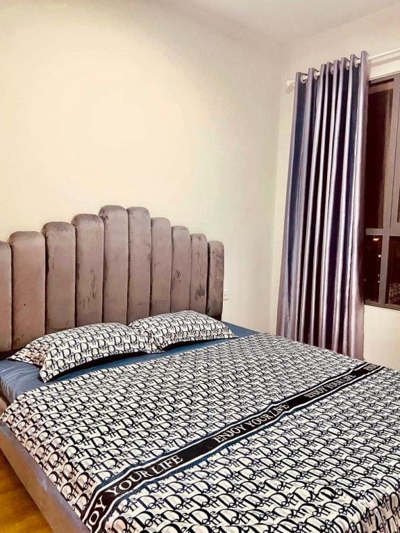 3-Bedroom Apartment with 3 Bathrooms for 10-15 Guests, 3-5 Tables Apartment in Ho Chi Minh City