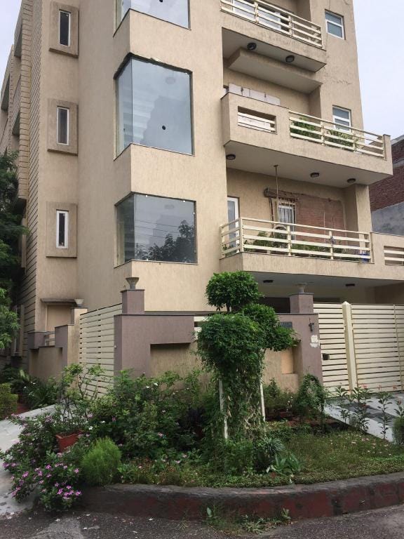 Independent Self Check-in Luxurious Ground Floor Villa in Noida