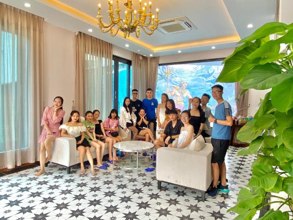 Queen Villa | 8Brs | Karaoke & Pool Villa in Laos