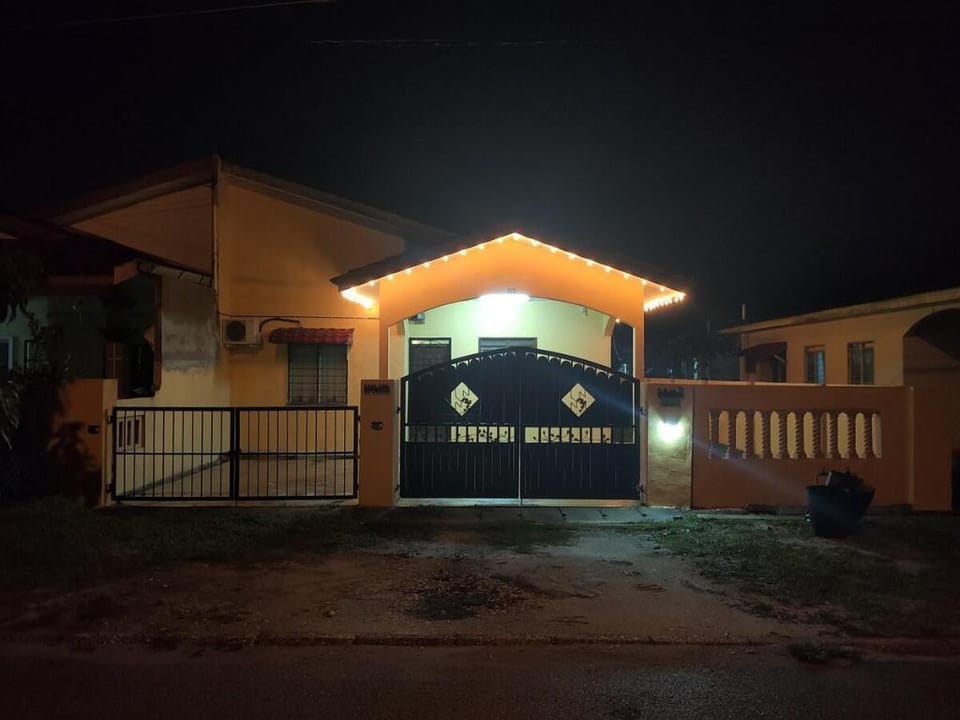 CASA AINA@Gopeng: Cozy home with BBQ Pit Vacation rental in Perak