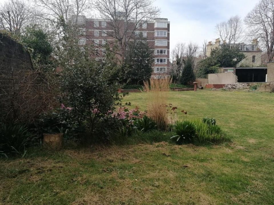 Superb One Bed Flat With Parking - No Hidden Fees Apartment in Hove
