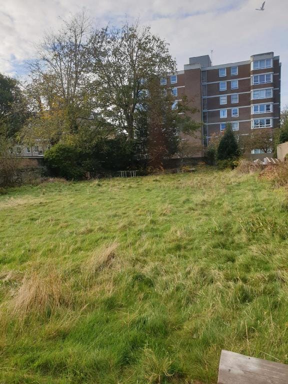 Superb One Bed Flat With Parking - No Hidden Fees Apartment in Hove