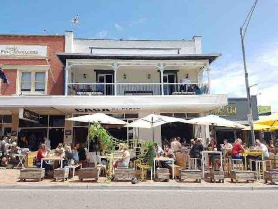 Minutes away from Mother's Beach and Main Street! Vacation rental in Mornington