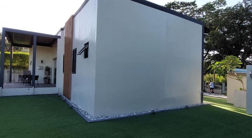 Small, house with golf course view and fresh air. Vacation rental in Bacoor