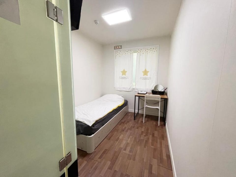 Guesthouse 24 Sinchon Avenue Apartment in Seoul