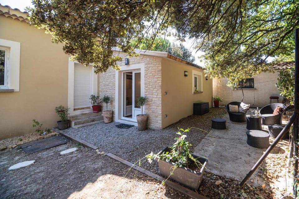Studio de charme avec jardin à SUZE LA ROUSSE (26) Apartment in Provence-Alpes-Côte d'Azur