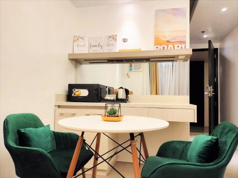 Portovita Tower 1 BR Unit with Balcony in Cubao QC Vacation rental in Pasig