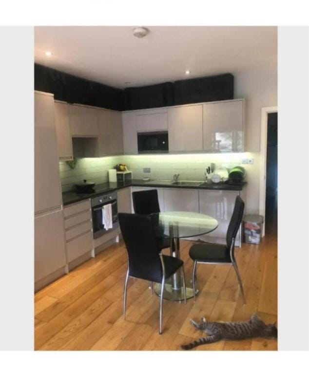 The Royal King Room Vacation rental in London Borough of Ealing