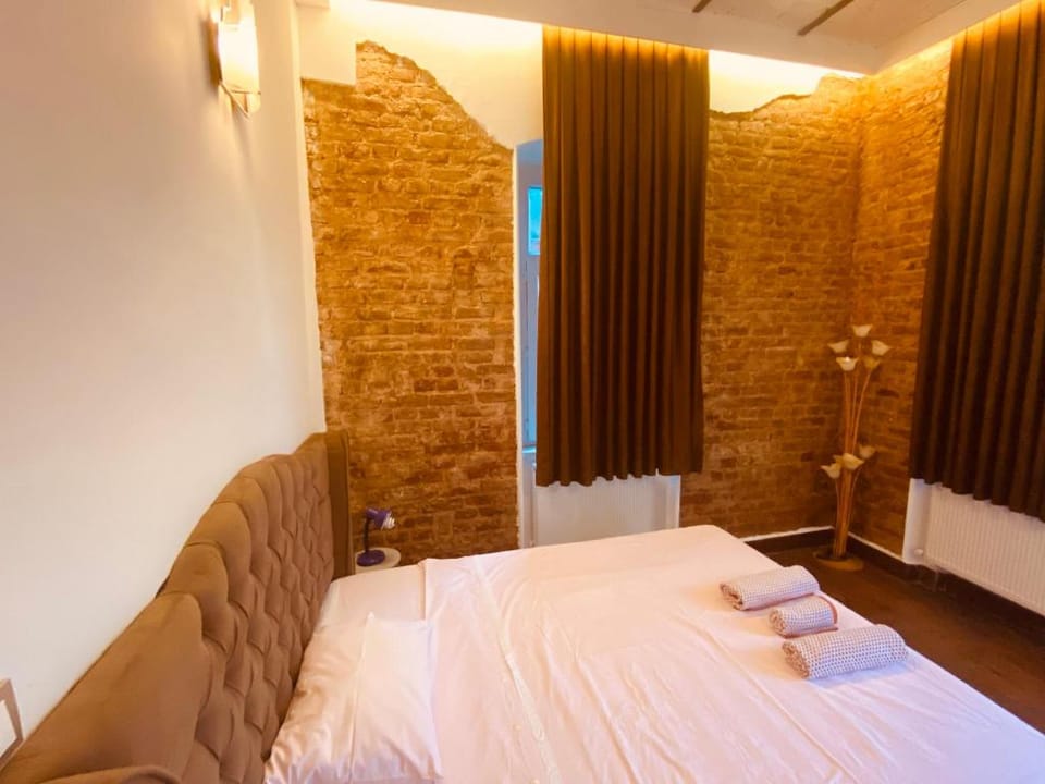 Historical@High Ceiling@Hearth of Old City Taksim Apartment in Istanbul