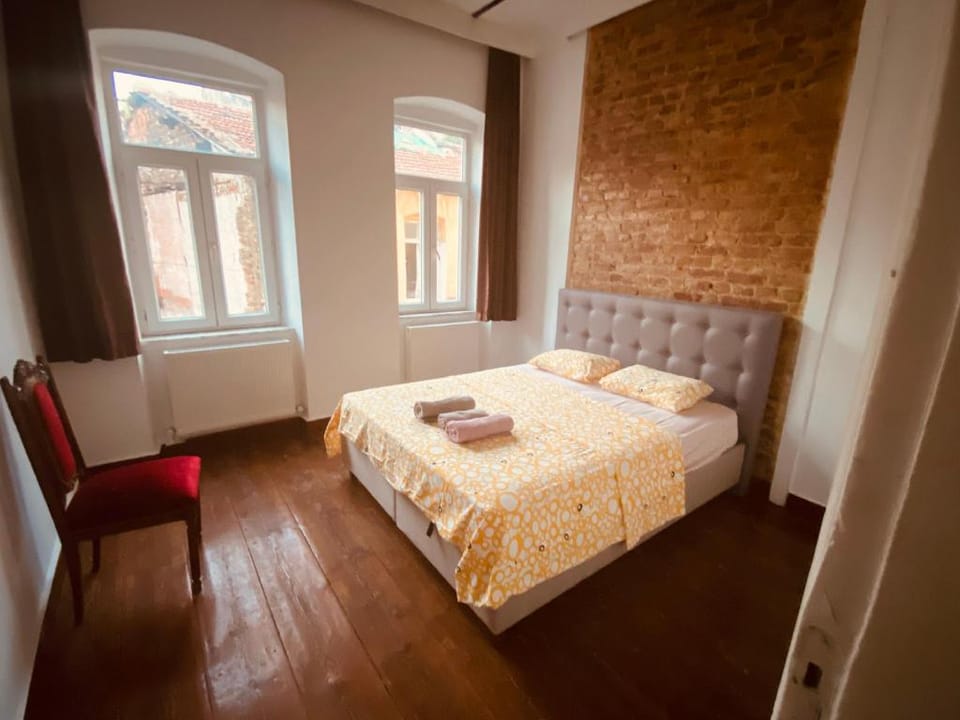 Historical@High Ceiling@Hearth of Old City Taksim Apartment in Istanbul
