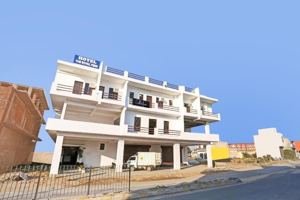 Collection O The Royal Fern Hotel in Gurugram
