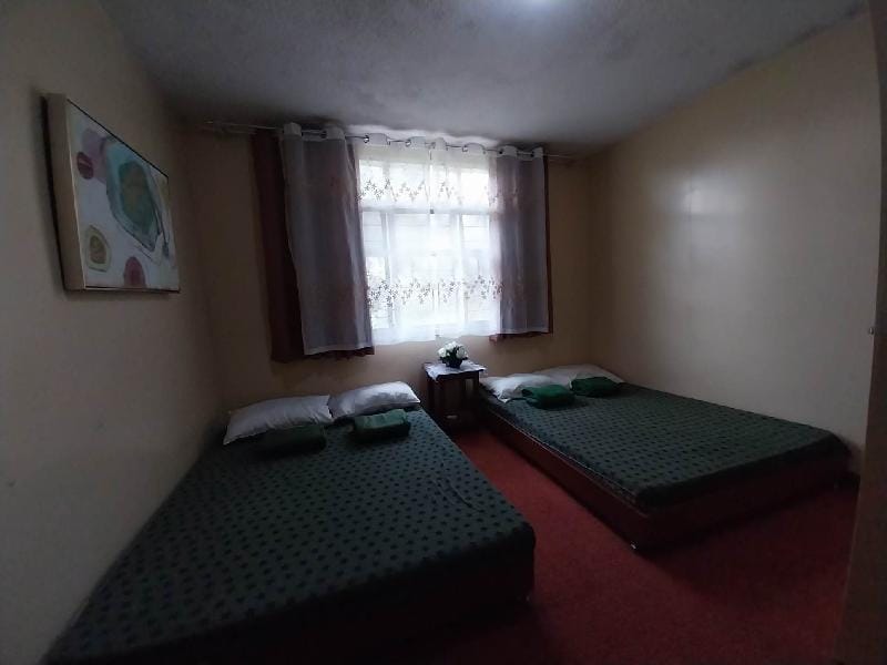 FOUR BEDROOM ACESSIBLE BREEZY STAY Apartment in Baguio