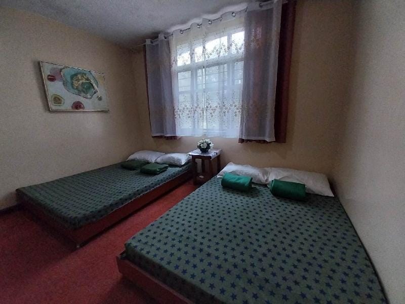 FOUR BEDROOM ACESSIBLE BREEZY STAY Apartment in Baguio