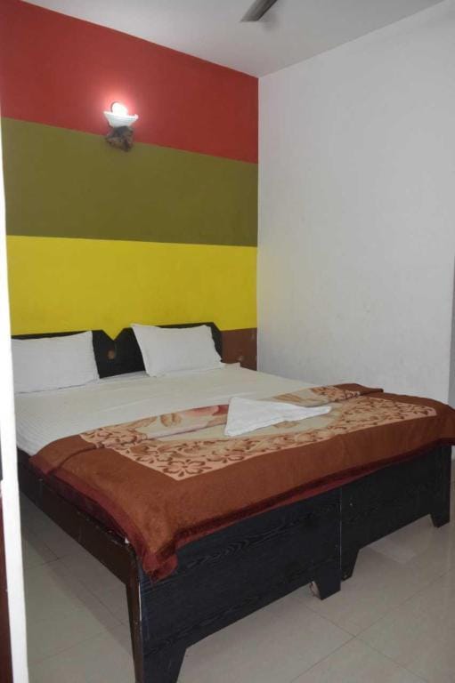 OYO Alibaba Guest House Hotel in Varanasi