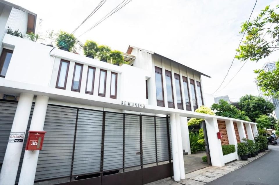 Kemuning: Stylish&tranquil home in central Jakarta Vacation rental in South Jakarta City