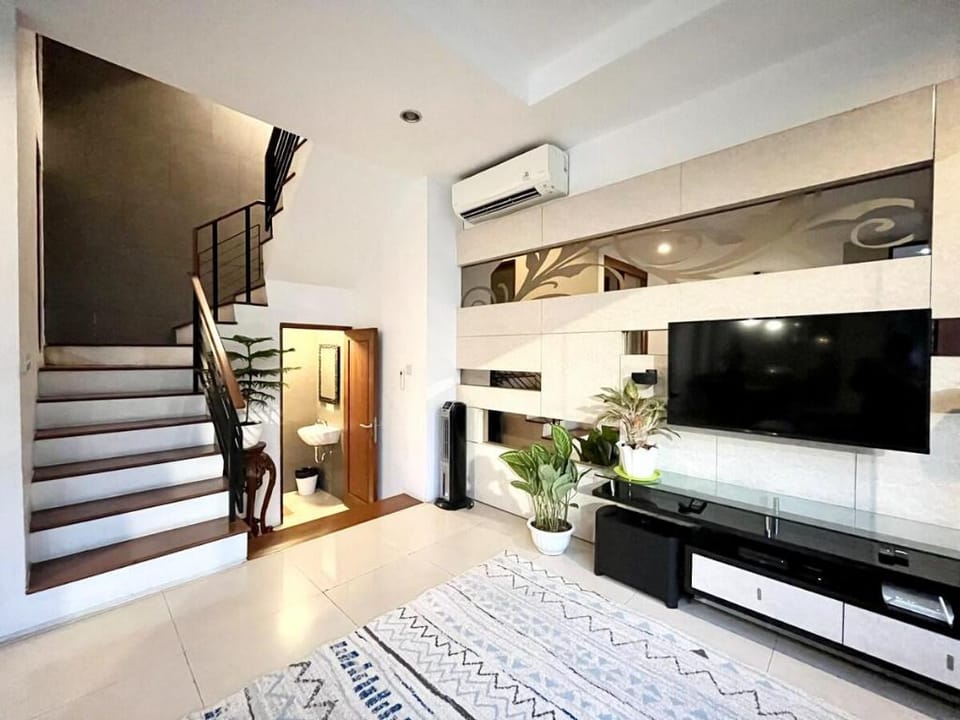 Kemuning: Stylish&tranquil home in central Jakarta Vacation rental in South Jakarta City